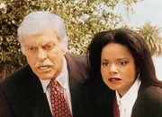 Dr. Sloane (Dick van Dyke) und Amanda (Victoria Rowe) haben ein schreckliches Erlebnis auf dem Friedhof...