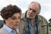 Lisbeth (Monika Baumgartner) und Ludwig (Christian Kohlund) tun sich mit einer längst fälligen Aussprache schwer.