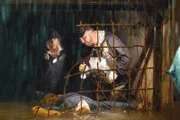 Marg Helgenberger (Catherine Willows), William Petersen (Gil Grissom).