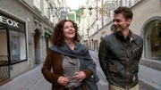 Angelika Kirchschlager und Peter Schneeberger flanieren auf der Getreidegasse.