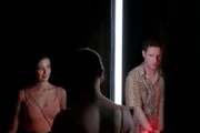 l-r: Bea (Laura Osma), Ludo (Alessandro Piavani)