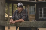 Tom (Kirk Torrance) beobachtet die Reitkünste des Kauri Point-Teams beim hiesigen Familien-Reitfest mit kritischem Blick.