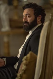 Morgan Spector als George Russell