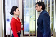 Simone (Tatjana Clasing) trifft auf Maximilian (Francisco Medina).