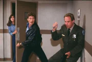 Bonnie Barstow (Patricia McPherson, l); Michael Knight (David Hasselhoff, Mitte)