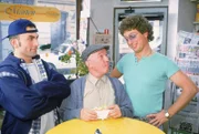 Murat (Fatih Cevikkollu, li.) Opa Pläte (Jürgen Mikol, Mi.) und Atze (Atze Schröder) geraten mal wieder richtig aneinander...