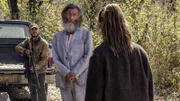 Alycia Debnam-Carey as Alicia Clark, John Glover as Teddy, Sebastian Sozzi (li.) as Cole