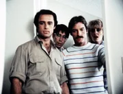 Nick (Joe Penny, li.), Murray 'Boz' (Thom Bray), Cody (Perry King) und Jane (D.D. Howard) finden den ermordeten Mr. Ramsdale