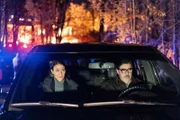 Isabelle Lacoste (Elle-Máijá Tailfeathers, l.); Armand Gamache (Alfred Molina, r.)