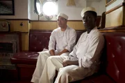 George Bland und Doris Miller (gespielt von Daniel Abbott bzw. Abdul Sulaiman) posieren zusammen in einer historischen Nachstellung des Zweiten Weltkriegs für "Erased: WW2's Heroes of Color". Die Serie erzählt die Geschichten dreier schwarzer Helden, die wie durch ein Wunder den Angriff auf Pearl Harbor überlebten. Bland und Miller dienten als Messdiener auf der USS West Virginia, und Miller widersetzte sich rassistischen Stereotypen, als er während des Angriffs feindliche Flugzeuge abschoss.