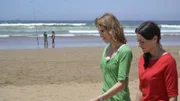 Sandra Eckardt und Isabella (r.) am Strand vom Agadir.