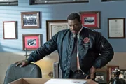 Chief Wallace Boden (Eamonn Walker)
