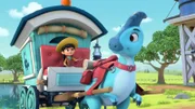 Min sieht immer aufgeregt zu, wenn Ma die Dinos verarztet. Sie möchte auch mal eine so gute Dino-Ärztin werden! Doch Raptoren jagen Quack Angst ein, sodass er schnell wegläuft und den Medizinwagen nicht mehr ziehen will.
