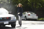 Ohne Verstärkung und ohne Captain Gates' Wissen ermittelt Kate Beckett (Stana Katic) auf eigene Faust und bringt sich in große Gefahr ...