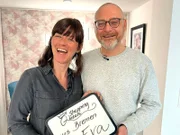 Kandidatin Eva mit ihrem Ehemann Moritz. Die Verwendung des sendungsbezogenen Materials ist nur mit dem Hinweis und Verlinkung auf RTL+ gestattet.