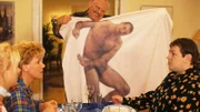 Tim (Oliver Reinhard, r.) weiß nicht so recht, was er von dem extravaganten Geschenk seines Vaters (Adolf Laimböck, M.) halten soll. Elke (Jenny Elvers, ganz l.) und Nikola (Mariele Millowitsch) auch nicht.