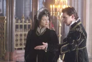 Anne (Natalie Dormer, l.) schöpft schnell Verdacht, als Lady Seymour an den Hof kommt, das ihr Ehemann Henry (Jonathan Rhys Meyers, r.) ein besonderes Interesse an ihr hat ...