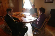 Lt. Joe Kenda (Carl Marino, l.)