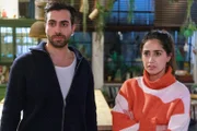 Cecilias und Theos Neuigkeiten stoßen Esma (Özge Delioglan) und Baris (Metehan Demiröz) vor den Kopf.