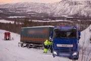 FINNSNES, Norway - A truck has slided, stopped sideways in a hill in Finnsnes and needs rescue, close to a military shooting range in Sætermoen.