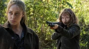 Alycia Debnam-Carey (li.) as Alicia Clark, Zoe Colletti as Dakota