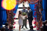 Jessa Johansson (Jemima Kirke, l.), Thadd (Bobby Moynihan, m.) und Thomas-John (Chris O'Dowd, r.)