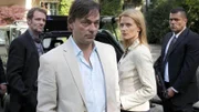 Die Mitglieder des Kartells (v.l.) Becker (Holger Doellmann), Wulff (Peter Benedict), Carmen Winkler (Doreen Jacobi) und ihr Scherge (Komparse) sind beeindruckt, dass Ben und Semir ihre Verfolger ausgeschaltet und verschnürt zu ihnen zurückgeschickt haben.
