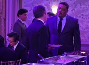 Kenneth (Cedric Yarbrough, r.)