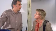 Manche Leute müssen einfach mehr Disziplin lernen! Schmidt (Walter Sittler) ist völlig verschreckt, als Nikola (Mariele Millowitsch) mit einer Peitsche aus ihrer Wohnung geschossen kommt.