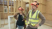 Lucy und Mike arbeiten in Ihrem zukübftigen  Haus in Colchester