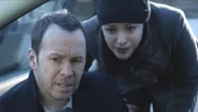 Danny (Donnie Wahlberg, l.) und Baez (Marisa Ramirez, r.) müssen den Mord an einem angesehenen College-Professor aufklären. Dieser soll an einem dubiosen Studienprogramm beteiligt gewesen sein ...