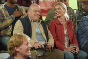 Art (Dean Norris, l.); Vanessa (Kelli Goss, r.)