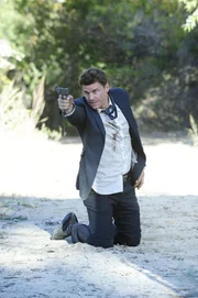 Nun selbst in Lebensgefahr schwebend, muss Booth (David Boreanaz) erkennen, dass man es auf ihn abgesehen hat...