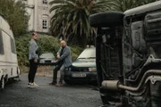 Tacho (Darío Loureiro, l.); Tomás (Javier Cámara, r.)
