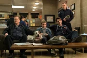V.l.: Mouch (Christian Stolte), JJ Holloway (Maxwell Jenkins), Jimmy Borrelli (Steven R. McQueen), Christopher Hermann (David Eigenberg) Die Verwendung des sendungsbezogenen Materials ist nur mit dem Hinweis und Verlinkung auf TVNOW gestattet.