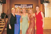 Von links: Meg (Sonia Todd), Jodi Fountain (Rachael Carpani), Becky Howard (Jessica Napier), Tess Silverman McLeod (Bridie Carter) und Claire McLeod (Lisa Chappell)