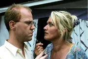 Kevin hat Schumann (Lutz Herkenrath) und Rita (Gaby Köster) den Campingwagen vermietet. Nun haben beide einen Schlüssel. Wer darf bleiben?