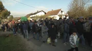 September 2015 Flüchtlinge auf dem Marsch nach Brezice, Slowenien