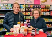 Verbraucherexpertin Alexandra Borchard-Becker und Vorkoster Björn Freitag nehmen Fruchtgummis genauer unter die Lupe.