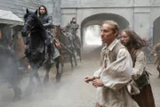 D'Artagnan (Luke Pasqualino, l.); Porthos (Howard Charles, Mitte)