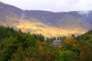 Zwei Autostunden nördlich von Glasgow entfernt fungiert das Tal von Glen Coe als Tor zu den Highlands.