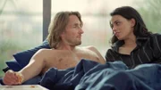 Kai (Mark Keller) hat sein Ziel erreicht und Raffaella (Graziella de Santis) ins Bett bekommen. Scheinheilig verspricht er ihr die große Liebe...