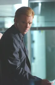 Der ehemalige Straftäter Peter Wilton sucht Horatio (David Caruso) auf mit der Bitte, seinen Sohn zu finden ...