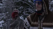 Alex Javor hält sein Schneehuhn-Abendessen. (National Geographic)