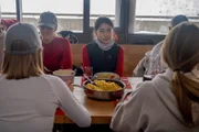 School of Champions Staffel 2 Folge 1 Luna Mwezi als Nawal Ammann