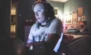 Meg (Alexa Davies)