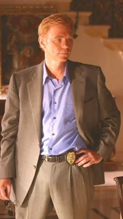 Der Hauptverdächtige in einem Mordfall genießt diplomatische Immunität und so werden Horatio (David Caruso) und seinen Leuten einige Stolpersteine in den Weg gelegt.