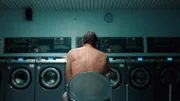 Bob Lemmens (Tom Waes) ist verzweifelt: Eine unvermittelte Begegnung in der Nacht zwang ihn zu einer tödlichen Handlung.