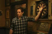 Dennis Reynolds (Glenn Howerton)