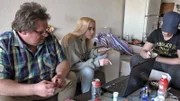 Falko (li.) ist auf der Suche nach der großen Liebe. Leider hat der Kumpel von Celine eher weniger Glück mit den Frauen.
